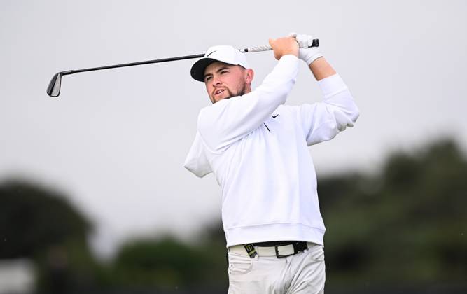 Mandatory Credit: Photo by Greig Cowie Shutterstock (14012011bc) Alan Fitzpatrick on the 2nd Tee The British Open Championship, Practice, Golf, Royal Liverpool Golf Club, Liverpool, UK - 17 Jul 2023 The British Open Championship, Practice, Golf, Royal Liverpool Golf Club, Liverpool, UK - 17 Jul 2023  Copyright: xGreigxCowie Shutterstockx 14012011bc