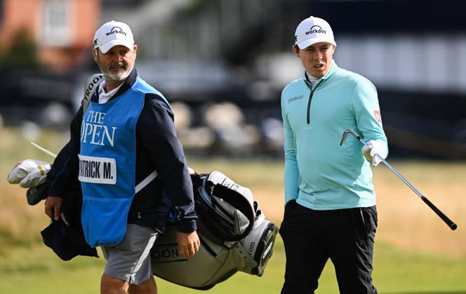 Mandatory Credit: Photo by Greig Cowie Shutterstock (14012011bp) Matt Fitzpatrick with Caddy Billy Foster on the 1st fairway The British Open Championship, Practice, Golf, Royal Liverpool Golf Club, Liverpool, UK - 17 Jul 2023 The British Open Championship, Practice, Golf, Royal Liverpool Golf Club, Liverpool, UK - 17 Jul 2023  Copyright: xGreigxCowie Shutterstockx 14012011bp