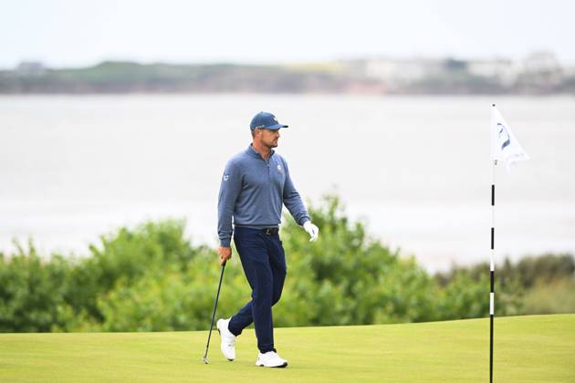 Mandatory Credit: Photo by Greig Cowie Shutterstock (14012011do) Bryson DeChambeau on the 17th Green with the The Hilbre Islands behind and the Mersey River Estuary The British Open Championship, Practice, Golf, Royal Liverpool Golf Club, Liverpool, UK - 17 Jul 2023 The British Open Championship, Practice, Golf, Royal Liverpool Golf Club, Liverpool, UK - 17 Jul 2023  Copyright: xGreigxCowie Shutterstockx 14012011do