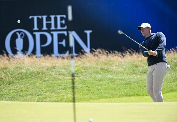 Mandatory Credit: Photo by Greig Cowie Shutterstock (14012011eu) Rory McIlroy on the 1st Green The British Open Championship, Practice, Golf, Royal Liverpool Golf Club, Liverpool, UK - 17 Jul 2023 The British Open Championship, Practice, Golf, Royal Liverpool Golf Club, Liverpool, UK - 17 Jul 2023  Copyright: xGreigxCowie Shutterstockx 14012011eu