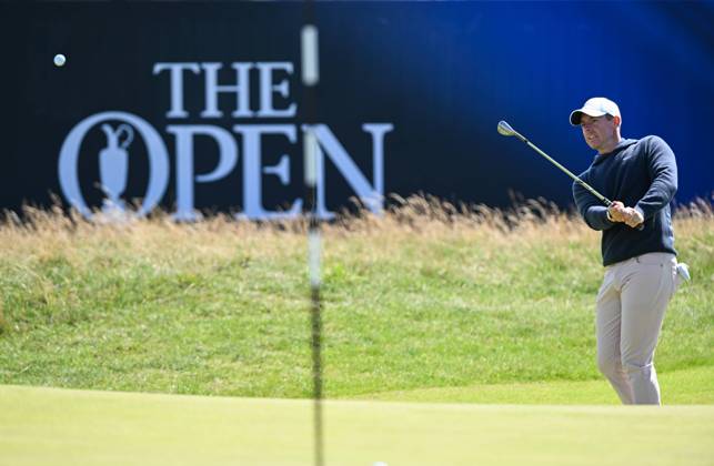 Mandatory Credit: Photo by Greig Cowie Shutterstock (14012011ev) Rory McIlroy on the 1st Green The British Open Championship, Practice, Golf, Royal Liverpool Golf Club, Liverpool, UK - 17 Jul 2023 The British Open Championship, Practice, Golf, Royal Liverpool Golf Club, Liverpool, UK - 17 Jul 2023  Copyright: xGreigxCowie Shutterstockx 14012011ev