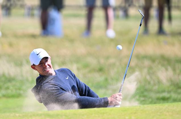 Mandatory Credit: Photo by Greig Cowie Shutterstock (14012011ex) Rory McIlroy on the 1st Green from a bunker The British Open Championship, Practice, Golf, Royal Liverpool Golf Club, Liverpool, UK - 17 Jul 2023 The British Open Championship, Practice, Golf, Royal Liverpool Golf Club, Liverpool, UK - 17 Jul 2023  Copyright: xGreigxCowie Shutterstockx 14012011ex