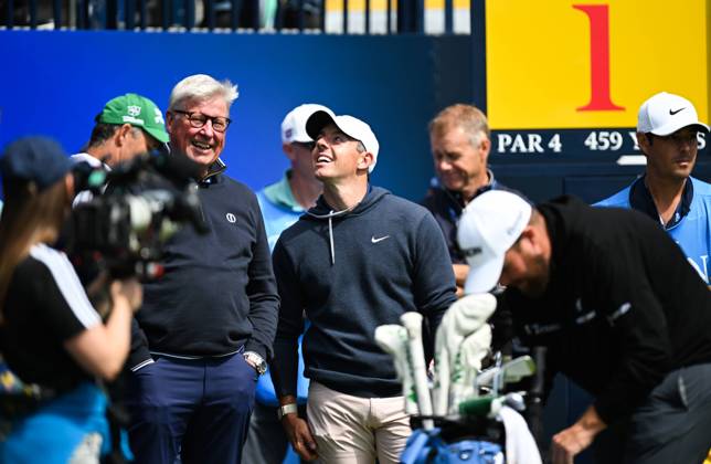 Mandatory Credit: Photo by Greig Cowie Shutterstock (14012011fl) Rory McIlroy acknowledges the fans on the first tee The British Open Championship, Practice, Golf, Royal Liverpool Golf Club, Liverpool, UK - 17 Jul 2023 The British Open Championship, Practice, Golf, Royal Liverpool Golf Club, Liverpool, UK - 17 Jul 2023  Copyright: xGreigxCowie Shutterstockx 14012011fl