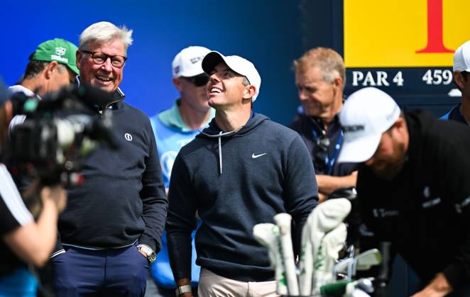Mandatory Credit: Photo by Greig Cowie Shutterstock (14012011fm) Rory McIlroy acknowledges the fans on the first tee The British Open Championship, Practice, Golf, Royal Liverpool Golf Club, Liverpool, UK - 17 Jul 2023 The British Open Championship, Practice, Golf, Royal Liverpool Golf Club, Liverpool, UK - 17 Jul 2023  Copyright: xGreigxCowie Shutterstockx 14012011fm