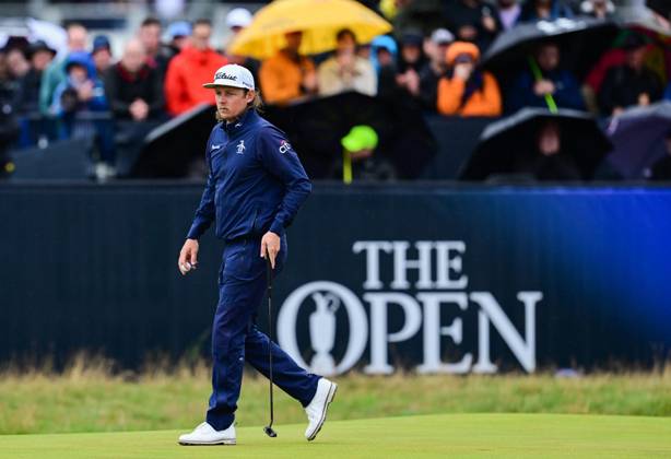 Mandatory Credit: Photo by Greig Cowie Shutterstock (14015635g) Cameron Smith on the 2nd Green on a wet and windy morning at the open with the umbrellas up behind The British Open Championship, Day Three, Golf, Royal Liverpool Golf Club, Liverpool, UK - 22 Jul 2023 The British Open Championship, Day Three, Golf, Royal Liverpool Golf Club, Liverpool, UK - 22 Jul 2023  Copyright: xGreigxCowie Shutterstockx 14015635g