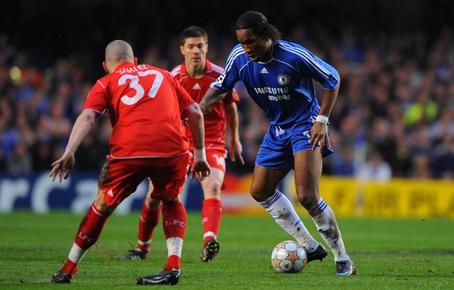 UEFA Champions League Soccer match, Semi Final, Chelsea vs Liverpool Chelsea s Didier Drogba challenges Liverpool s players during the UEFA Champions League Soccer match, Semi Final, Second Leg, Chelsea vs Liverpool at the Stamford Bridge in London, UK on April 30, 2008. Chelsea won 3-2. Chelsea reach his first Champions League final. Photo by Steeve McMay Cameleon ABACAPRESS.COM London - Copyright: xMcMayxSteve ABACAx 151133_38 McMayxSteve ABACAx 151133_38