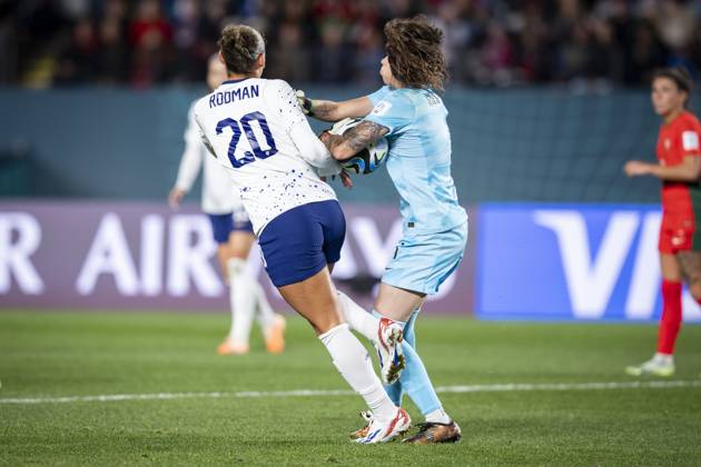 August 2, 2023, Auckland, Auckland, New Zealand: Portugal goalkeeper INES PEREIRA 1 shoves USA forward TRINITY RODMAN 20 out of the box so she can clear the ball in the second half of the 2023 FIFA Womens World Cup Group E match at the Eden Park Stadium in Auckland, New Zealand. USA 0:0 Portugal Auckland New Zealand - ZUMAb240 20230802_zsp_b240_022 Copyright: xIraxL.xBlackx