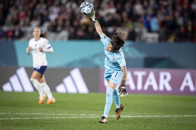 August 2, 2023, Auckland, Auckland, New Zealand: Portugal goalkeeper INES PEREIRA 1 throws the ball and clears it in the second half of the 2023 FIFA Womens World Cup Group E match at the Eden Park Stadium in Auckland, New Zealand. USA 0:0 Portugal Auckland New Zealand - ZUMAb240 20230802_zsp_b240_024 Copyright: xIraxL.xBlackx