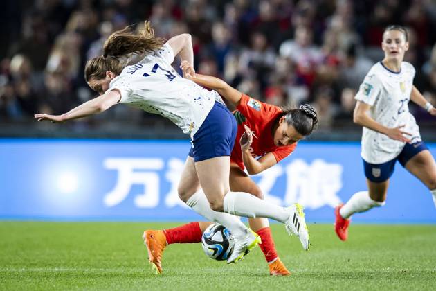 August 2, 2023, Auckland, Auckland, New Zealand: Portugal midfielder FRANCISCA NAZARETH 20 takes down USA midfielder SAVANNAH DEMELO 9 in the first half of the 2023 FIFA Womens World Cup Group E match at the Eden Park Stadium in Auckland, New Zealand. USA 0:0 Portugal Auckland New Zealand - ZUMAb240 20230802_zsp_b240_085 Copyright: xIraxL.xBlackx