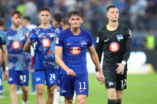 19.08.2023, xtgx, Fussball 2.Bundesliga, Hamburger SV - Hertha BSC Berlin emspor, v.l. Fabian Reese (Hertha, 11) enttaeuscht, schaut enttaeuscht, niedergeschlagen, disappointed (DFL DFB REGULATIONS PROHIBIT ANY USE OF PHOTOGRAPHS as IMAGE SEQUENCES and or QUASI-VIDEO) Hamburg