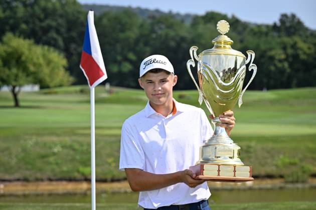 Bence Bertenyi of Hungary holds trophy after winning the men s Czech Open golf tournament, Czech PGA, Golf Herren Tour, Beroun, Czech Republic, August 20, 2023. (CTKxPhoto VitxSimanek) CTKPhotoP2023082004114  CTKPhotoP2023082004114