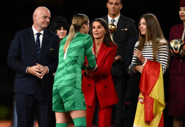 Mandatory Credit: Photo by James Gourley Shutterstock (14058838mh) Mary Earps of England with Queen Letizia of Spain, FIFA President Gianni Infantino and Princess Sofia Spain Women v England Women, FIFA Women s World Cup, Final, Stadium Australia, Sydney, Australia - 20 Aug 2023 Spain Women v England Women, FIFA Women s World Cup, Final, Stadium Australia, Sydney, Australia - 20 Aug 2023 Copyright: xJamesxGourley Shutterstockx 14058838mh