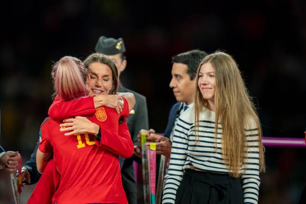 Sydney, Australia, August 20th 2023: Alexia Putellas (11 Spain) hugs Queen Letizia of Spain during the FIFA Womens World Cup 2023 Final football match between Spain and England at Stadium Australia in Sydney, Australia. (Noe Llamas SPP) Copyright: xNoexLlamasx xSPPx spp-en-NoLlSp-20230820-NLA05089