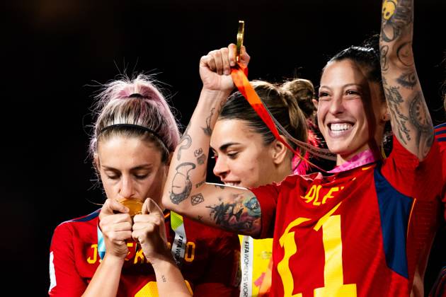 230820 Alexia Putellas and Jennifer Hermoso of Spain celebrate at the medal ceremony after the FIFA Women s World Cup final between Spain and England on August 20, 2023 in Sydney. Photo: Mathias Bergeld BILDBYRAN kod MB MB0706 fotboll football soccer fotball fotbolls-vm världsmästerskap vm fifa womens world cup final spanien england spain 32 dam bbeng fotball vm verdensmesterskap kvinner women jubel Copyright: MATHIASxBERGELD BB230820MB214