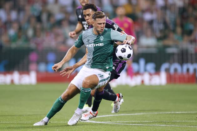 FUELLKRUG Niclas Team Werder Bremen mit MUSIALA Jamal DFL Fussball Bundesliga Saison 2023 - 2024 Spiel Werder Bremen - FC Bayern Muenchen am 18.08. 2023 in Bremen DFL REGULATIONS PROHIBIT ANY USE OF PHOTOGRAPHS as IMAGE SEQUENCES and or QUASI-VIDEO Copyright: xLacixPerenyix