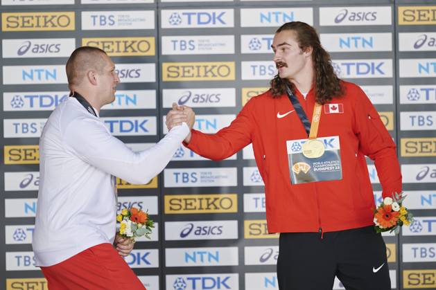 Leichtathletik, WM in Budapest, Siegerehrung Hammerwerfen Männer 21.08.2023 BUDAPESZT WEGRY, NATIONAL ATHLETICS CENTRE ,MISTRZOSTWA SWIATA W LEKKIE ATLETYCE BUDAPESZT 2023 ( WORLD ATHLETICS CHAMPIONSHIPS BUDAPEST2023) DEKORACJA MEDLAOWA RZUT MLOTEM NZ. WOJCIECH NOWICKI, ETHAN KATZBERG FOTO RADOSLAW JOZWIAK CYFRASPORT NEWSPIX.PL --- Newspix.pl  LSD_0189