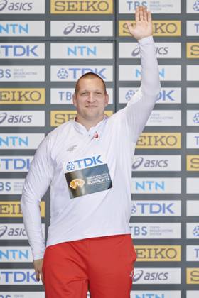 Leichtathletik, WM in Budapest, Siegerehrung Hammerwerfen Männer 21.08.2023 BUDAPESZT WEGRY, NATIONAL ATHLETICS CENTRE ,MISTRZOSTWA SWIATA W LEKKIE ATLETYCE BUDAPESZT 2023 ( WORLD ATHLETICS CHAMPIONSHIPS BUDAPEST2023) DEKORACJA MEDLAOWA RZUT MLOTEM NZ. WOJCIECH NOWICKI FOTO RADOSLAW JOZWIAK CYFRASPORT NEWSPIX.PL --- Newspix.pl  LSD_9885