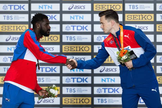 230824 Karsten Warholm at the medal ceremony for men?s 400 meter hurdles during day 6 of the 2023 World Athletics Championships on August 24, 2023 in Budapest. Photo: Vegard Grott BILDBYRAN kod VG JM0522 bbeng friidrott athletics friidrett 2023 world athletics championships world athletics championships budapest23 friidrotts-vm friidretts-vm vm jubel Copyright: VEGARDxGRoTT BB230824VG010