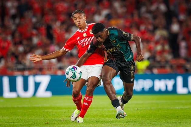 David Neres, Manuel Keliano during Liga Portugal 23 24 game between SL Benfica and CF Estrela Amadora at Estadio Da Luz, Lisbon, Portugal. (Maciej Rogowski) Lisbon Estadio Da Luz Portugal Copyright: xMaciejxRogowskix jpeg-benfica-estrela-full-19-08-2023-090