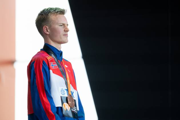 230825 Narve Gilje Nordas of Norway at the medal ceremony for men?s 1500 meter during day 7 of the 2023 World Athletics Championships on August 25, 2023 in Budapest. Photo: Vegard Grott BILDBYRAN kod VG JM0523 bbeng friidrott athletics friidrett 2023 world athletics championships world athletics championships budapest23 friidrotts-vm friidretts-vm vm jubel norge silver Copyright: VEGARDxGRoTT BB230825VG049
