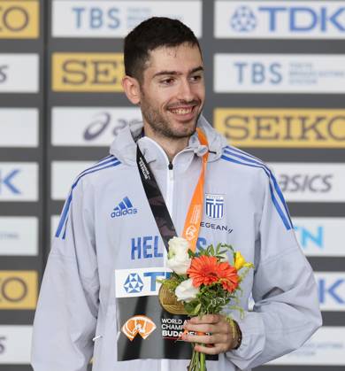 (230826) -- BUDAPEST, Aug. 26, 2023 -- Gold medalist Miltiadis Tentoglou of Greece celebrates during the awarding ceremony for the men s long jump final during the World Athletics Championships in Budapest, Hungary, Aug. 25, 2023. ) (SP)HUNGARY-BUDAPEST-ATHLETICS-WORLD CHAMPIONSHIPS-DAY 7 LixYing 