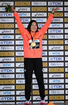 (230827) -- BUDAPEST, Aug. 27, 2023 -- Gold medalist Kitaguchi Haruka of Japan celebrates during the award ceremony for the Women s Javelin Throw at the World Athletics Championships Budapest 2023 in Budapest, Hungary, on Aug. 26, 2023. ) (SP)HUNGARY-BUDAPEST-ATHLETICS-WORLD CHAMPIONSHIPS-DAY 8 SongxYanhua 