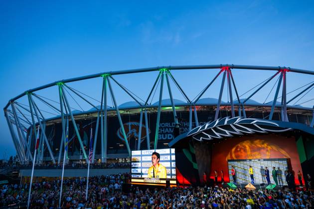 230827 Armand Duplantis of Sweden during the medal ceremony during day 9 of the 2023 World Athletics Championships on August 27, 2023 in Budapest. Photo: Joel Marklund BILDBYRAN kod JM JM0526 bbeng friidrott athletics friidrett 2023 world athletics championships world athletics championships budapest23 friidrotts-vm friidretts-vm vm Copyright: JOELxMARKLUND BB230827JM003