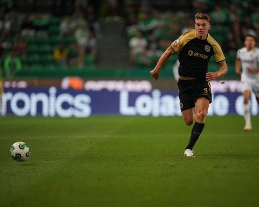 Sporting CP v FC Famalicao - Liga Portugal BETCLIC - 3ª Jornada Viktor Gyökeres do Sporting CP durante partida entre Sporting CP v FC Famalicao valida pela Liga Portugal BETCLIC - 3ª Jornada no Estadio Josà Alvalade, Lisboa Portugal (Foto de Pedro Loureiro Avant Sports) Lisboa Estadio Josà Alvalade Portugal Copyright: xPedroxLoureirox xAvantxSportsx