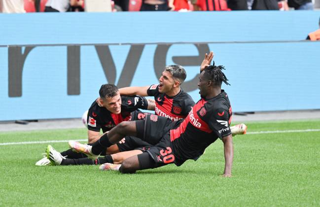 Jubel 2:1, v.li., Granit Xhaka (Bayer 04 Leverkusen), Exequiel Palacios (Bayer 04 Leverkusen), Jeremie Frimpong (Bayer 04 Leverkusen) 02.09.2023, Fussball GER, Saison 2023 2024, 1. Bundesliga, 3. Spieltag, Bayer 04 Leverkusen - SV Darmstadt 98 Leverkusen BayArena Nordrhein Westfalen Deutschland