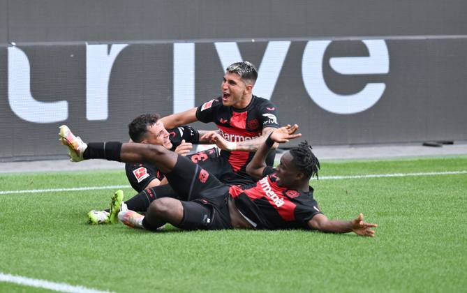 Jubel 2:1, v.li., Granit Xhaka (Bayer 04 Leverkusen), Exequiel Palacios (Bayer 04 Leverkusen), Jeremie Frimpong (Bayer 04 Leverkusen) 02.09.2023, Fussball GER, Saison 2023 2024, 1. Bundesliga, 3. Spieltag, Bayer 04 Leverkusen - SV Darmstadt 98 Leverkusen BayArena Nordrhein Westfalen Deutschland