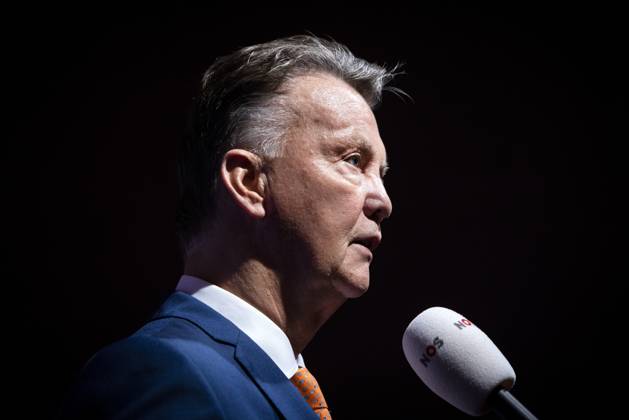 UTRECHT - Louis van Gaal has received the Eredivisie Oeuvre Award during the Award ceremony in DeFabrique in Utrecht. ANP RAMON VAN FLYMEN xVIxANPxSportx xxANPxIVx 477298656 originalFilename: 477298656.jpg
