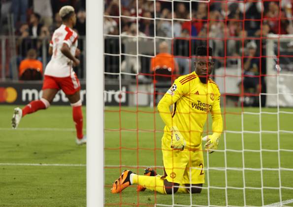 20.09.2022, CL., Champions League, FC Bayern Muenchen vs Manchester United, ManU Allianz Arena Muenchen, Fussball, im Bild: Serge Gnabry (FC Bayern Muenchen) jubelt und Andre Onana (Manchester United) leidet