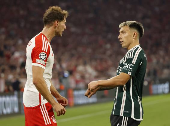 20.09.2022, CL., Champions League, FC Bayern Muenchen vs Manchester United, ManU Allianz Arena Muenchen, Fussball, im Bild: Rauferei zwischen Leon Goretzka (FC Bayern Muenchen) und Lisandro Martinez (Manchester United)