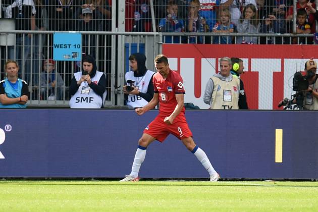 2. Bundesliga - Holstein Kiel - Hertha BSC Berlin am 24.09.2023 im Holstein-Stadion in Kiel Jubel, Torjubel, Torschuetze, Torschütze Smail Prevljak (Hertha BSC Berlin) jubelt nach seinem Tor zum 0:1.
