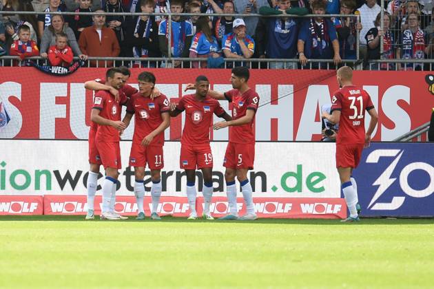 2. Bundesliga - Holstein Kiel - Hertha BSC Berlin am 24.09.2023 im Holstein-Stadion in Kiel Jubel, Torjubel, Torschuetze, Torschütze Smail Prevljak (Hertha BSC Berlin) jubelt nach seinem Tor zum 0:1.