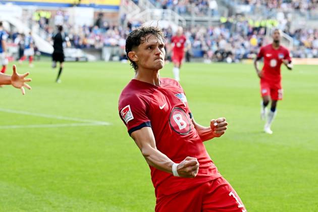 2. Bundesliga - Holstein Kiel - Hertha BSC Berlin am 24.09.2023 im Holstein-Stadion in Kiel Jubel, Torjubel, Torschuetze, Torschütze Fabian Reese (Hertha BSC Berlin) jubelt nach seinem Tor zum 2:3