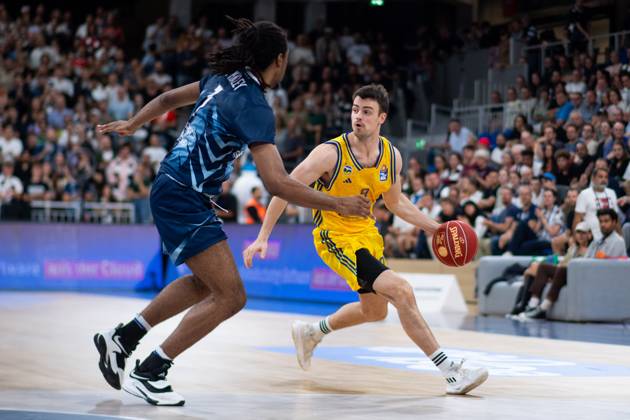 Jonas Mattisseck (Alba Berlin, 09) im Zweikampf mit Isaiah Whaley (MLP Academics Heidelberg, 01), GER, MLP Academics Heidelberg vs Alba Berlin, easycredit Basketball Bundesliga, 1. Spieltag, Saison 2023 2024, 28.09.2023 GER, MLP Academics Heidelberg vs Alba Berlin, easycredit Basketball Bundesliga, 1. Spieltag, Saison 2023 2024, 28.09.2023 Heidelberg Copyright: xEibner-Pressefoto Memmlerx EP_MMR