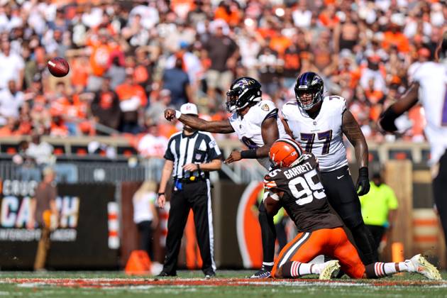 CLEVELAND, OH - OCTOBER 01: Baltimore Ravens quarterback Lamar Jackson (8) throws a pass while in the grasp of Cleveland Browns defensive end Myles Garrett (95) during the third quarter of the National Football League game between the Baltimore Ravens and Cleveland Browns on October 1, 2023, at Cleveland Browns Stadium in Cleveland, OH. (Photo by Frank Jansky Icon Sportswire) NFL, American Football Herren, USA OCT 01 Ravens at Browns EDITORIAL USE ONLY Icon231001048