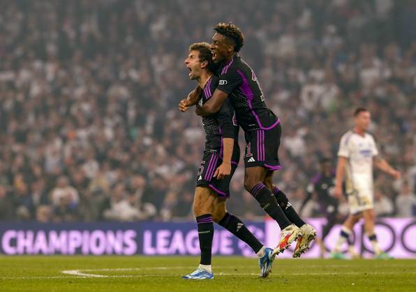 03.10.2023, Fussball UEFA Champions League 2023 2024, Gruppenphase, 2.Spieltag, FC Kopenhagen - FC Bayern München, im Parken-Stadion Kopenhagen. Jubel (L-R) Thomas Müller (Bayern München) und Kingsley Coman (Bayern München) zum Tor zum 1:2