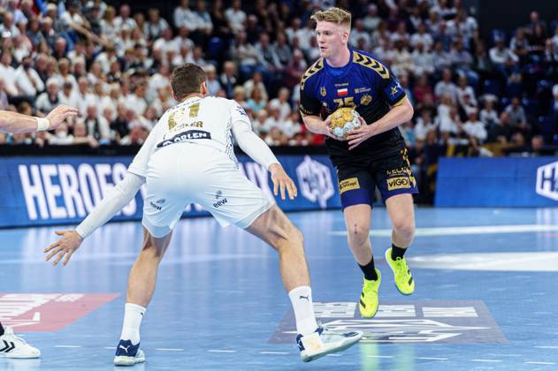Hendrik Pekeler (THW Kiel, 61), Haukur Thrastarson (Lomza Vive Kielce, 25) THW Kiel vs. Lomza Vive Kielce, Handball, Champions League, Spieltag 4, Saison 2023 2024, 11.10.2023 THW Kiel vs. Lomza Vive Kielce, Handball, Champions League, Spieltag 4, Saison 2023 2024, 11.10.2023 Kiel Copyright: xEibnerxPressefoto MarcelxvonxFehrnx EP_MFN