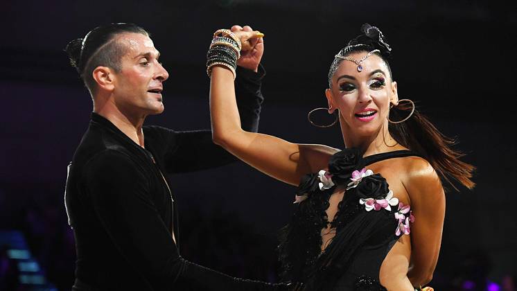 Tanz-Weltmeisterschaft Latein und Showdance Standard 2023 in Leipzig - WDSF PD World Championships (14.10.2023) Nicola Leprai und Martina Restuccia (Italien) bei der Tanz-EM Latein in Leipzig (14.10.2023) Leipzig Sachsen Deutschland Leipziger Messegelände - Neue Messe Leizig