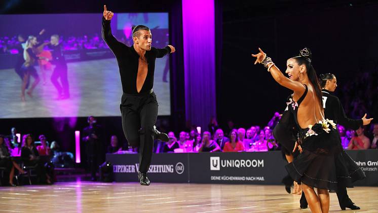 Tanz-Weltmeisterschaft Latein und Showdance Standard 2023 in Leipzig - WDSF PD World Championships (14.10.2023) Nicola Leprai und Martina Restuccia (Italien) bei der Tanz-EM Latein in Leipzig (14.10.2023) Leipzig Sachsen Deutschland Leipziger Messegelände - Neue Messe Leizig