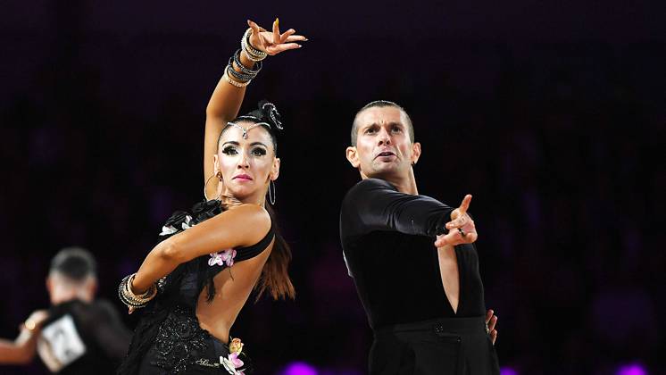 Tanz-Weltmeisterschaft Latein und Showdance Standard 2023 in Leipzig - WDSF PD World Championships (14.10.2023) Nicola Leprai und Martina Restuccia (Italien) bei der Tanz-EM Latein in Leipzig (14.10.2023) Leipzig Sachsen Deutschland Leipziger Messegelände - Neue Messe Leizig