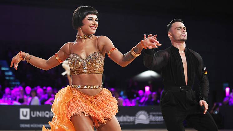 Tanz-Weltmeisterschaft Latein und Showdance Standard 2023 in Leipzig - WDSF PD World Championships (14.10.2023) Sergiu Maruster und Anastasia Stan (Republik Moldau Moldawien) bei der Tanz-EM Latein in Leipzig (14.10.2023). Maruster Stan gewinnen EM-Bronze. Leipzig Sachsen Deutschland Leipziger Messegelände - Neue Messe Leizig