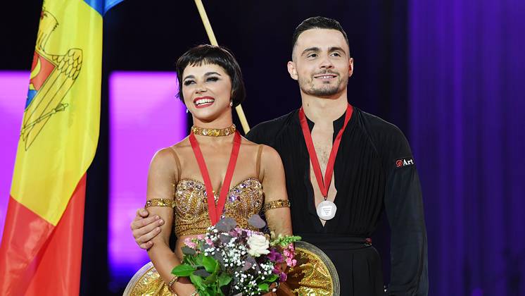 Tanz-Weltmeisterschaft Latein und Showdance Standard 2023 in Leipzig - WDSF PD World Championships (14.10.2023) Sergiu Maruster und Anastasia Stan (Republik Moldau Moldawien) bei der Tanz-EM Latein in Leipzig (14.10.2023). Maruster Stan gewinnen EM-Bronze. Leipzig Sachsen Deutschland Leipziger Messegelände - Neue Messe Leizig