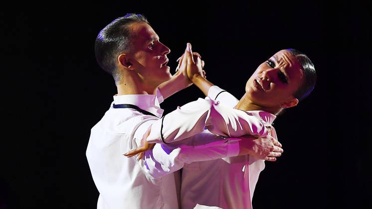 Tanz-Weltmeisterschaft Latein und Showdance Standard 2023 in Leipzig - WDSF PD World Championships (14.10.2023) Matej Stec und Elena Popova bei der Tanz-WM in Leipzig (14.10.2023). Das Paar Stec Popova gewinnt Gold mit ihrer Kür >> Three Faces of my love - back to myself << zur Musik vonm Cher, Barbrara Streisand und Celine Dion. Leipzig Sachsen Deutschland Leipziger Messegelände - Neue Messe Leizig