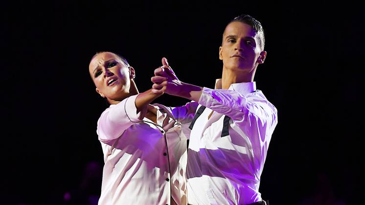 Tanz-Weltmeisterschaft Latein und Showdance Standard 2023 in Leipzig - WDSF PD World Championships (14.10.2023) Matej Stec und Elena Popova bei der Tanz-WM in Leipzig (14.10.2023). Das Paar Stec Popova gewinnt Gold mit ihrer Kür >> Three Faces of my love - back to myself << zur Musik vonm Cher, Barbrara Streisand und Celine Dion. Leipzig Sachsen Deutschland Leipziger Messegelände - Neue Messe Leizig
