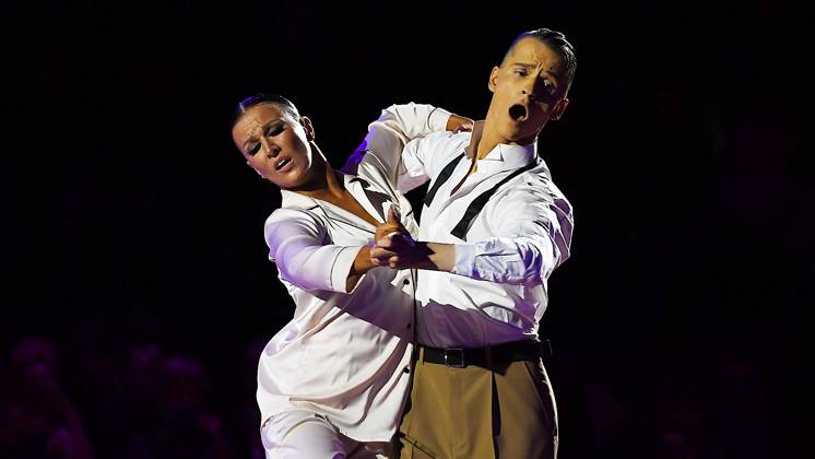 Tanz-Weltmeisterschaft Latein und Showdance Standard 2023 in Leipzig - WDSF PD World Championships (14.10.2023) Matej Stec und Elena Popova bei der Tanz-WM in Leipzig (14.10.2023). Das Paar Stec Popova gewinnt Gold mit ihrer Kür >> Three Faces of my love - back to myself << zur Musik vonm Cher, Barbrara Streisand und Celine Dion. Leipzig Sachsen Deutschland Leipziger Messegelände - Neue Messe Leizig