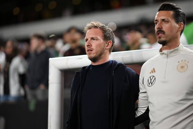 Sport Bilder des Tages 18.10.2023, Fussball Nationalteams Freundschaftsspiele 2023, Länderspiel, Mexico - Deutschland, im Lincoln Financial Field (Philadelphia, PA), v.li: Bundestrainer Julian Nagelsmann (Deutschland) und Co-Trainer Sandro Wagner (Deutschland) bei der Hymne.
