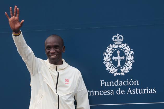 Sport Bilder des Tages Photo: Juan Carlos Rojas LaPresse ------------------------------------------------------------- Eliud Kipchoge Medallista ol& xed;mpico nacido en Kenia especialista en las carreras de fondo y en la marat& xf3;n,bicampe& xf3;n ol& xed;mpico en marat& xf3;n en los a& xf1;os 2016 y 2020 y campe& xf3;n mundial de 5000 metros en 2003.2& x200b; Particip& xf3; en cuatro Juegos Ol& xed;mpicos de Verano, obteniendo en total cuatro medallas: bronce en Atenas 2004 (5000 m), plata en Pek& xed;n 2008 (5000 m), oro en R& xed;o de Janeiro 2016 (marat& xf3;n) y oro en Tokio 2020. Gan& xf3; dos medallas en el Campeonato Mundial de Atletismo, oro en 2003 y plata en 2007, y una medalla de bronce en el Campeonato Mundial de Atletismo en Pista Cubierta de 2006.2 El 25 de septiembre de 2022 estableci& xf3; una nueva plusmarca mundial de marat& xf3;n (2:01:09) en la Marat& xf3;n de Berl& xed;n, superando la que & xe9;l hab& xed;a logrado en 2018.4& x200b; Foto: Juan Carlos Rojas LaPresse 20231019 Eliud Kipchoge Olympic medalist born in Kenya, specialist in long-distance races and the marathon, two-time Olympic marathon champion in 2016 and 2020 and 5000 meter world champion in 2003.2 He participated in four Summer Olympic Games, Olympische Spiele, Olympia, OS obtaining a total of four medals: bronze in Athens 2004 (50 Copyright: xJuanxCarlosxRojas LaPressex